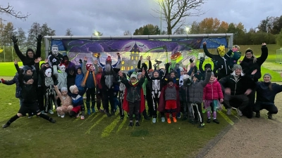 Beim Halloween-Training waren die Kids mit Begeisterung dabei. (Bild: Alexander Schirmer)