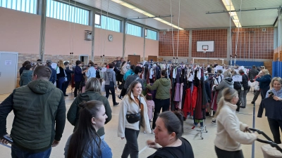 Großer Ansturm bei zweitem Schlichter Trachtenbasar (Bild: Sabine Kredler)