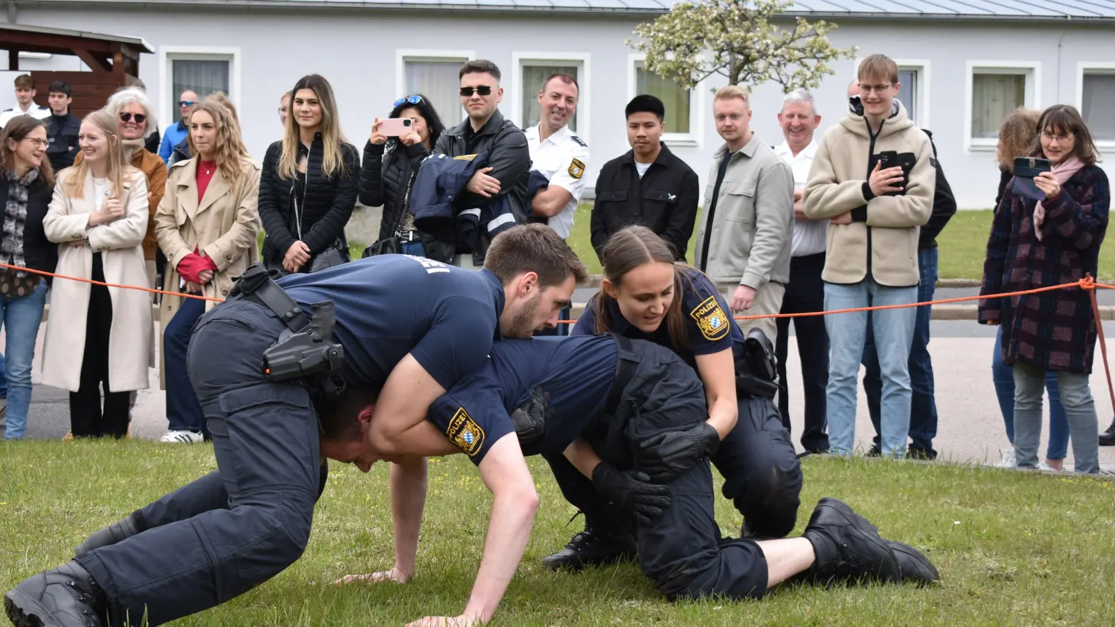Training im Rahmen der einsatzbezogenen polizeilichen Selbstverteidigung (Bild: Christian Stöckl)
