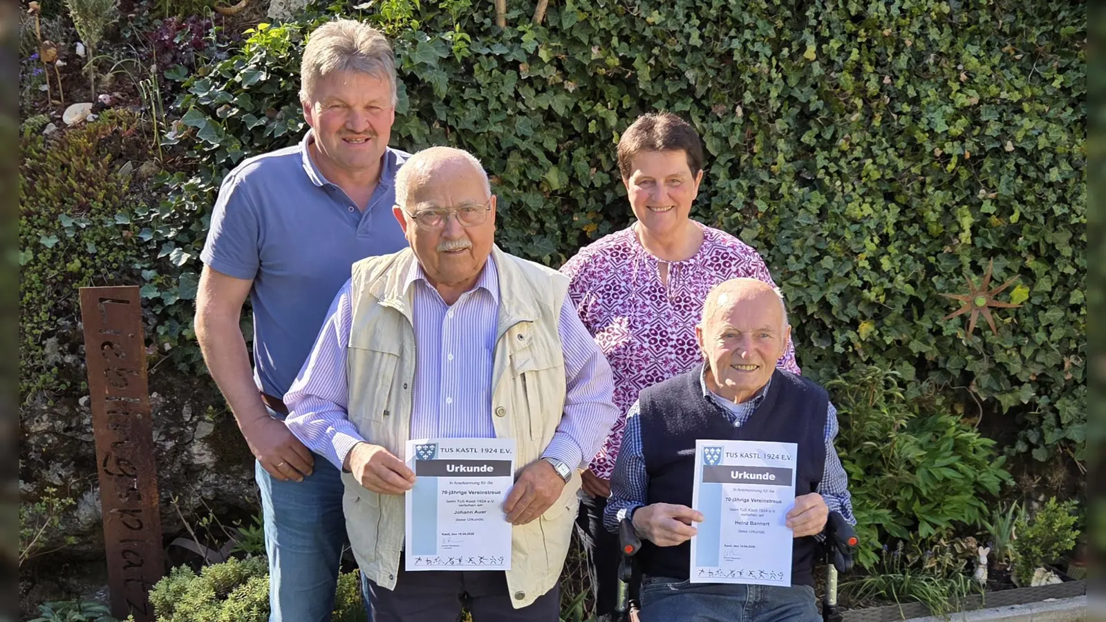 Hans Auer und Heinz Bannert mit 1. Vorstand Norbert Bleisteiner und Schriftführerin Elisabeth Müller (Bild: Elisabeth Müller)