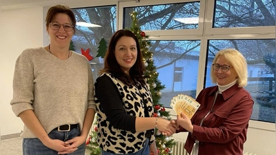 Von links: Franziska Jäger, Barbara Rieß ( 1.Vorsitzende Elternbeirat) Andrea Schwägerl (Familienbeauftragte). (Bild: Andrea Schwägerl)