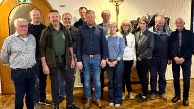 Von links: Th. Bauernfeind, Michael Ebenburger, Robert Graf, Th. Gareis, Tobias Egl, Michael Egl, BGM Konrad Kiener, Lisa Egl, Irma Beer, Albert Stangl, Albert Wildenauer, Es fehlt Hans Beierl und Susi Wild. (Bild: Thomas Gareis)