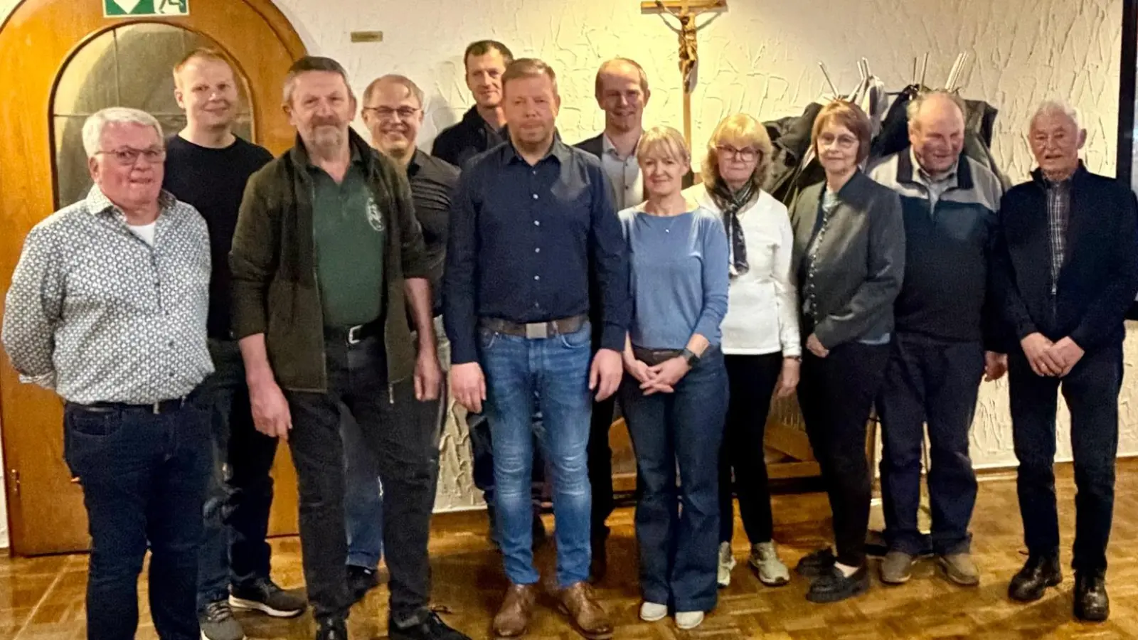 Von links: Th. Bauernfeind, Michael Ebenburger, Robert Graf, Th. Gareis, Tobias Egl, Michael Egl, BGM Konrad Kiener, Lisa Egl, Irma Beer, Albert Stangl, Albert Wildenauer, Es fehlt Hans Beierl und Susi Wild. (Bild: Thomas Gareis)