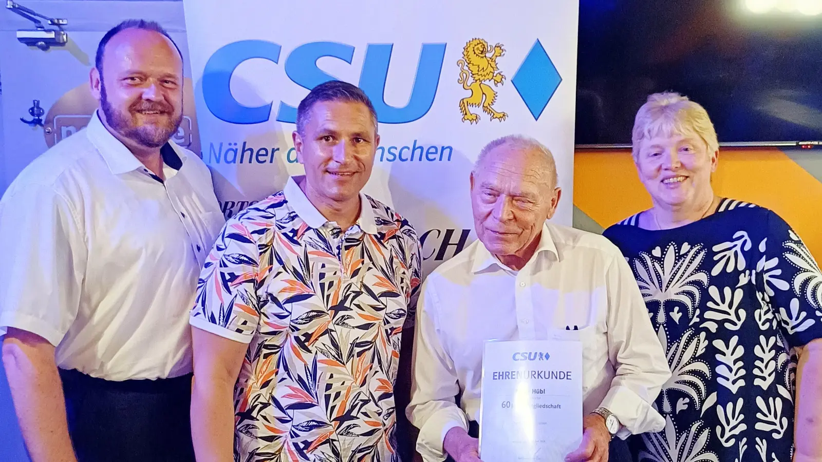 Für 60 Jahre CSU-Mitgliedschaft wurde Peter Hübl (2.v.re.) geehrt. Es gratulierten Landrat Andreas Meier, Bürgermeister Marcus Gradl und CSU-Ortsvorsitzende Sabine Schultes. Nicht im Bild die weiteren Geehrten Hans Kohl und Edgar Bitterer.  (Bild: Robert Dotzauer)