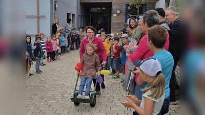 Am „letzten Nachhauseweg” für die Vorschulkinder ging es rasant zu.  (Bild: Thomas Bartmann)