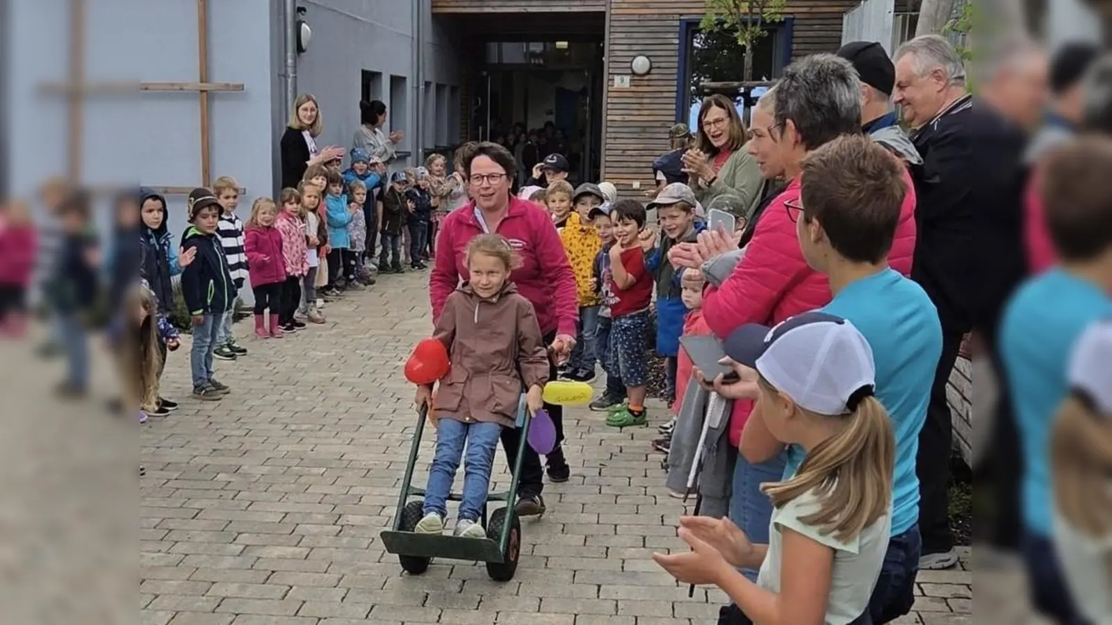 Am „letzten Nachhauseweg” für die Vorschulkinder ging es rasant zu.  (Bild: Thomas Bartmann)