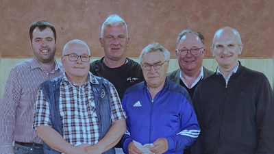 Die drei Erstplatzierten und Hauptorganisator/2. Vorsitzender Markus Rauch, Pfarrer Birner und 1. Vorsitzender Josef Kotz (Bild: Brigitta Heidlinger )