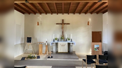Der neugestaltete Innenraum der Kirche lädt zukünftig nicht nur zum Feiern von Gottesdiensten ein. Eine flexible Gestaltung lässt auch andere Gemeindeveranstaltungen zu. (Bild: Lore Freyberger-Feigt)