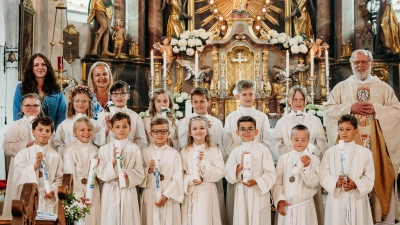 Mit im Bild die Klassenleiterinnen Tina Körner und Michaela Ponnath (v.l.n.r.). (Bild: Walenta Vanessa )