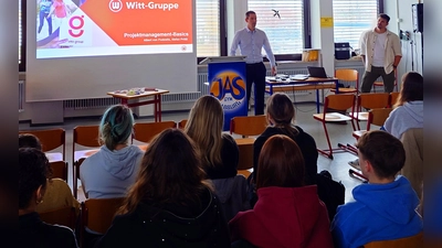In Zusammenarbeit mit der Witt-Gruppe erhielten die Schüler der 11. Jahrgangsstufe des Johann-Andreas-Schmeller-Gymnasiums einen praxisnahen Einblick in die Welt des Projektmanagements. (Bild: Manuel Hautmann)