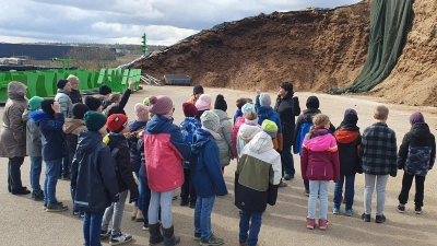 Die Kinder erfuhren wie eine Biogasanlage funktioniert. (Bild: Sigrid Reger-Scharf)