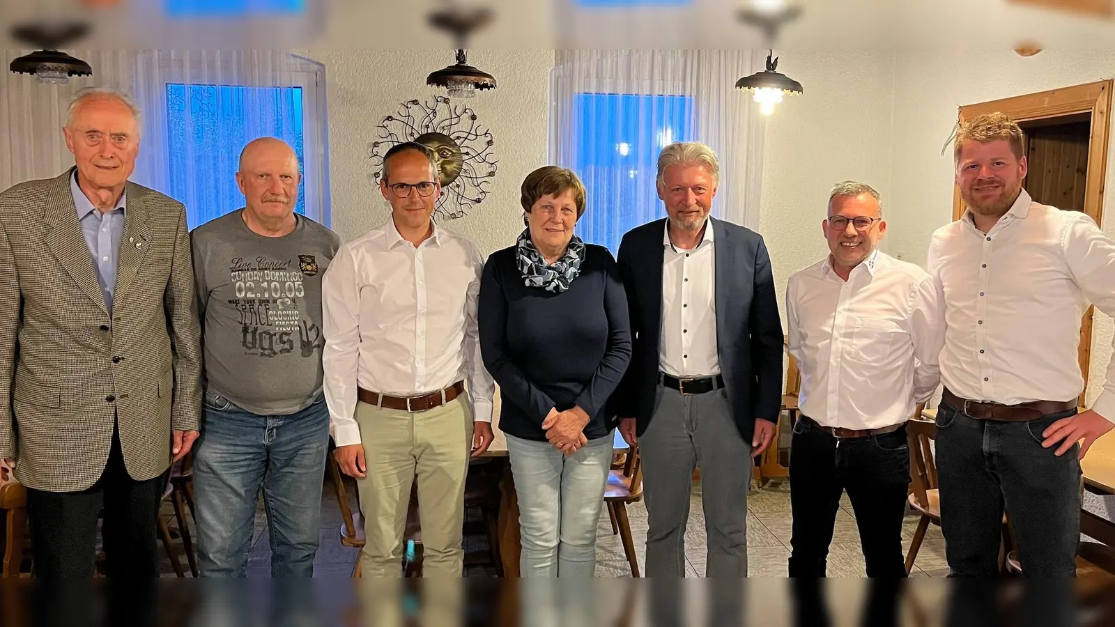 Im Bild von links nach rechts: Albert Schmidtke, Winfried Sailer, Tobias Weininger, Annemarie Preisinger, Bürgermeister Lothar Müller, Vorsitzender Toni Härtl, Johannes Brunner.<br> (Bild: Toni Härtl)