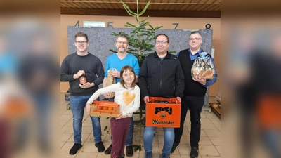 Die Gewinner des diesjährigen Nussschießens. Sieger Tim Kirner ist leider nicht im Bild. (Bild: Herbert Dobmaier)