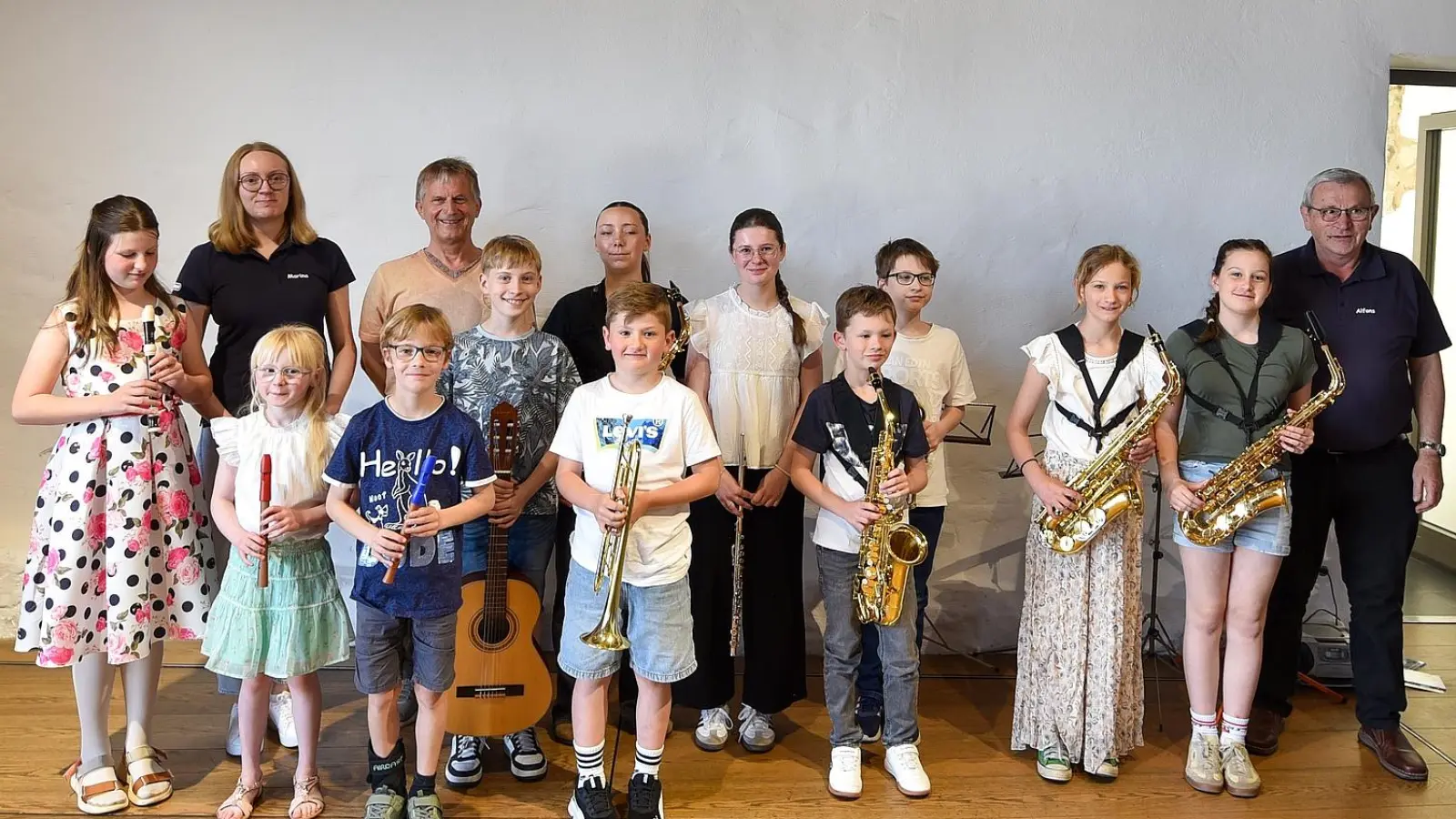 Ein Gruppenbild der jungen Künstler und ihren Ausbildern/innen. (Bild: Gisela Witt)