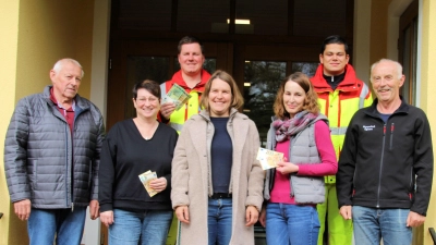 v.l.n.r. Peter Preußl, Birgit Wartha, Pit Rogga, Monika Eichhammer, Steffi Lautenschlager, Paul Haas, Theaterleiter Johann Bauer. (Bild: Johann Bauer)
