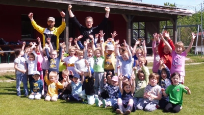 Kleine Strolche ganz groß in Bewegung (Bild: Katja Baumer)