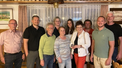 SPD Ortsverein Erbendorf-Wildenreuth hat am 29. April Neuwahlen für den Vorstand im Gasthof „Zur Hetsche“. Im Bild von links nach rechts: Anton Hauer, Martin Gallersdörfer, Bernhard Reis, Petra Thomas, Olga Lamm, Marianne Fachtan, Brigitte Scharf, Karl-Heinz Rottmann, Kevin Meyer, Reinhold Kastner. (Bild: Franz Bauer jun.)