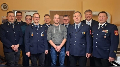 Bild der gesamten Vorstandschaft mit Bürgermeister Herr Braun und KBM Alexander Graf. (Bild: Thomas Wiesend)