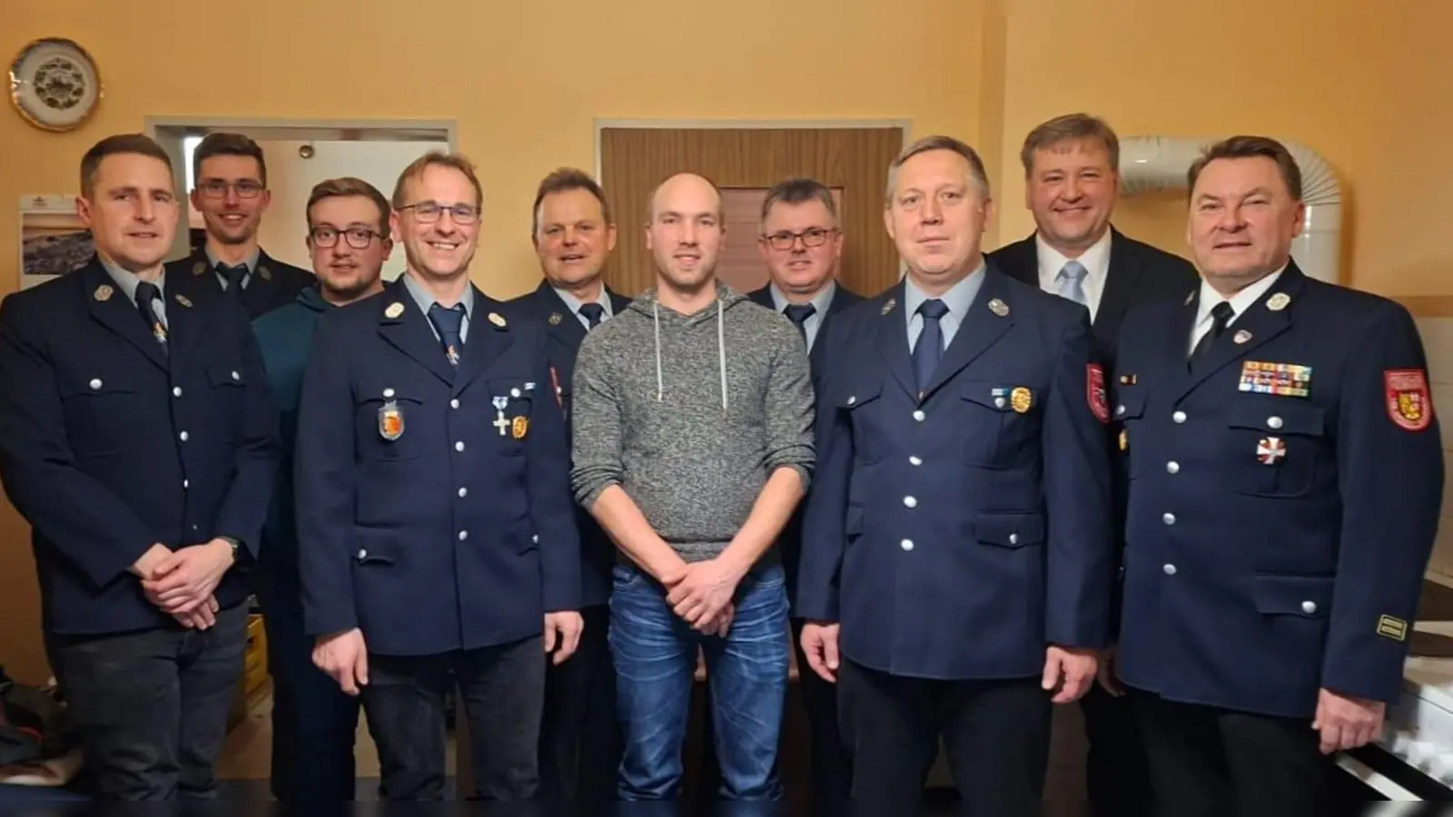 Bild der gesamten Vorstandschaft mit Bürgermeister Herr Braun und KBM Alexander Graf. (Bild: Thomas Wiesend)