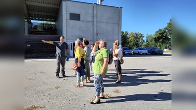 Besichtigung am Hackschnitzelheizwerk (Bild: Ulrike Kießling)