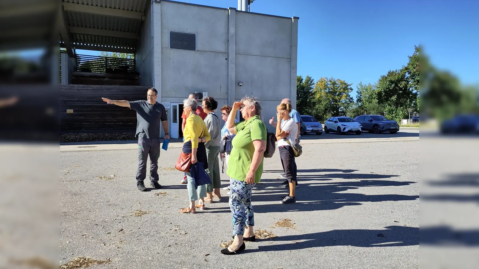 Besichtigung am Hackschnitzelheizwerk (Bild: Ulrike Kießling)