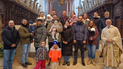 Viele Familien folgten der Einladung zur Tauferinnerungsfeier des Sachausschuss Ehe und Familie im Pfarrgemeinderat Waldsassen. (Bild: Monika Mittereder)