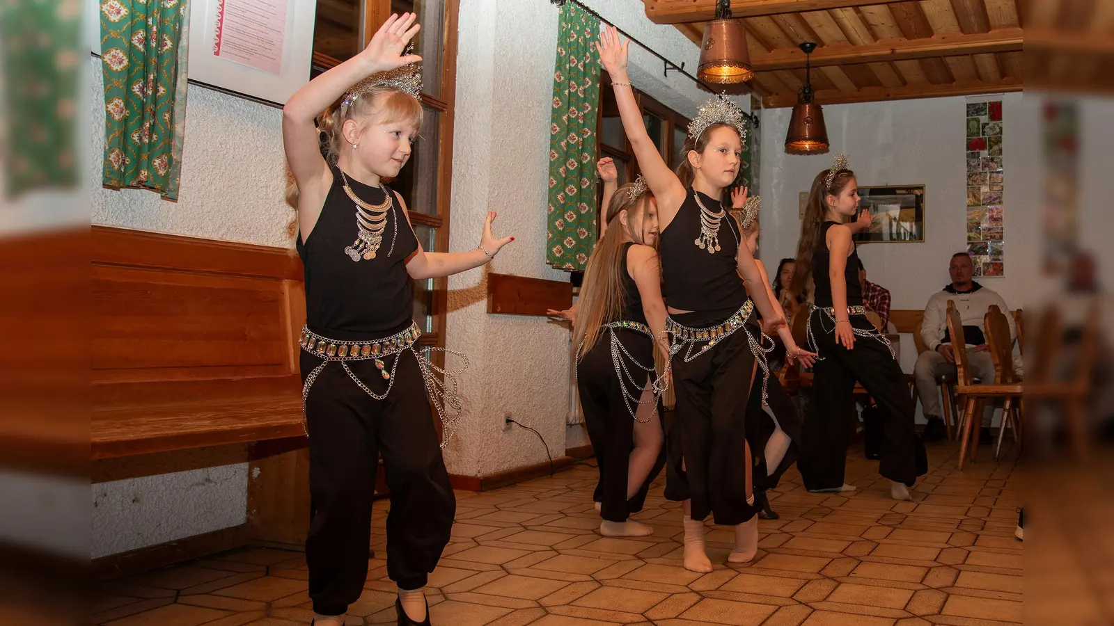 Die ukrainische Tanzgruppe „Sasula“, (Bild: Sebastian Flaschel)