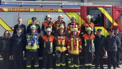 Die Gruppe der Feuerwehr Ursensollen nach dem erfolgreichen Leistungsabzeichen Löschaufbau. (Bild: Jonas Sperber)