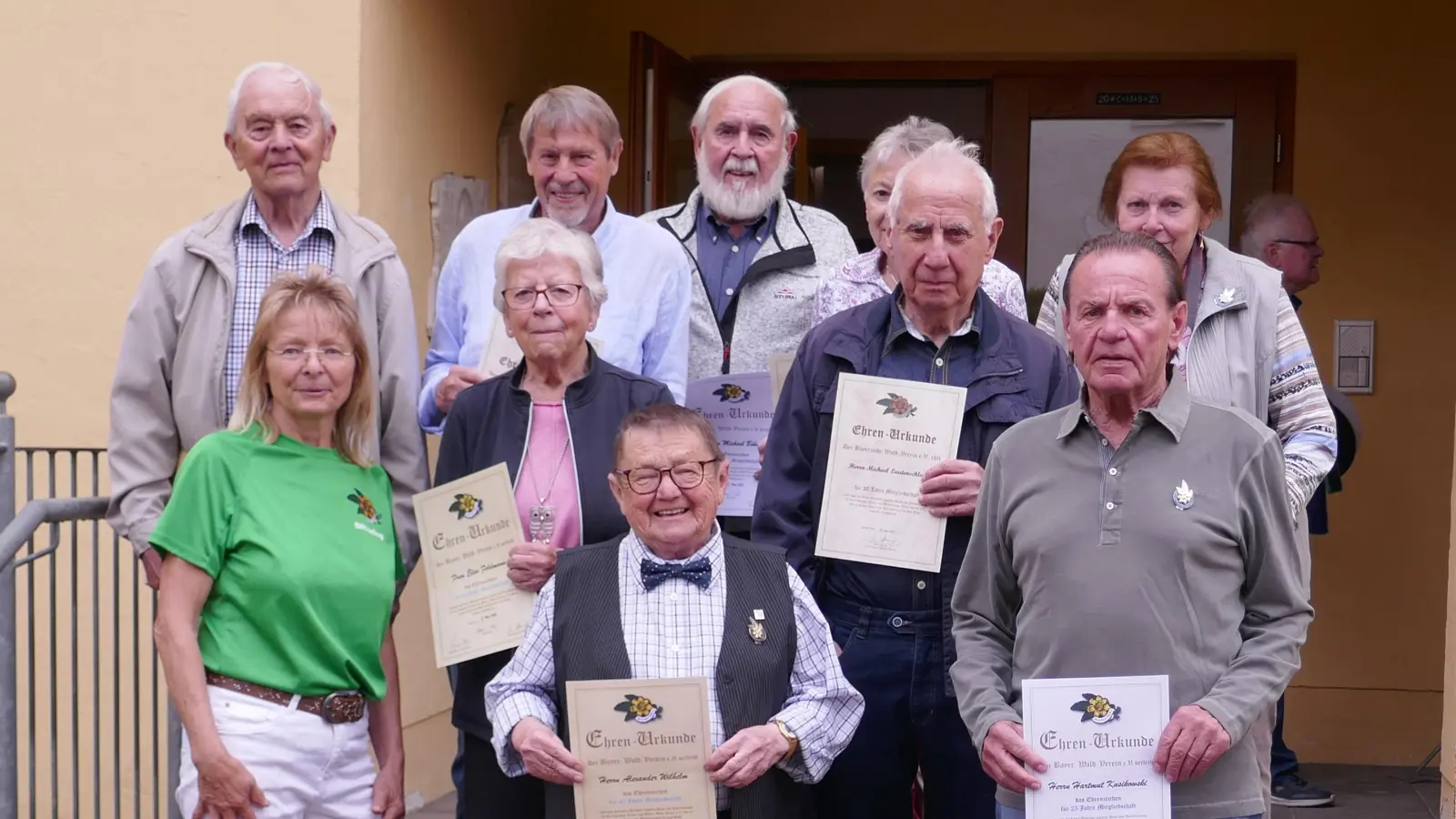 Obere Reihe von links: Dr.Rudolf Roßkopf, Alfons Hauber, Michael Böhm, Hildegard Venzl, <br>Minna Reichhardt Vordere Reihe von links: 1.Vorsitzende Maria Honig, Elsa Feldmann, und Alexander Wilhelm, Michael Lautenschlager, Hartmut Kusikowski. (Bild: Christl Gaigl )