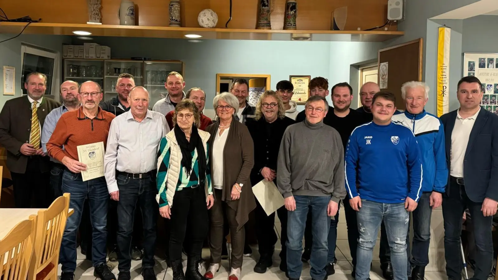 An der Jahreshauptversammlung wurden zahlreiche Mitglieder geehrt.  (Bild: Jonas Leyerer)