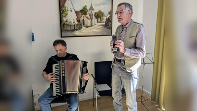 Peter und Karl Koller unterhielten mit Gstanzln im Oberpfälzer Dialekt. (Bild: Walther Piehler)