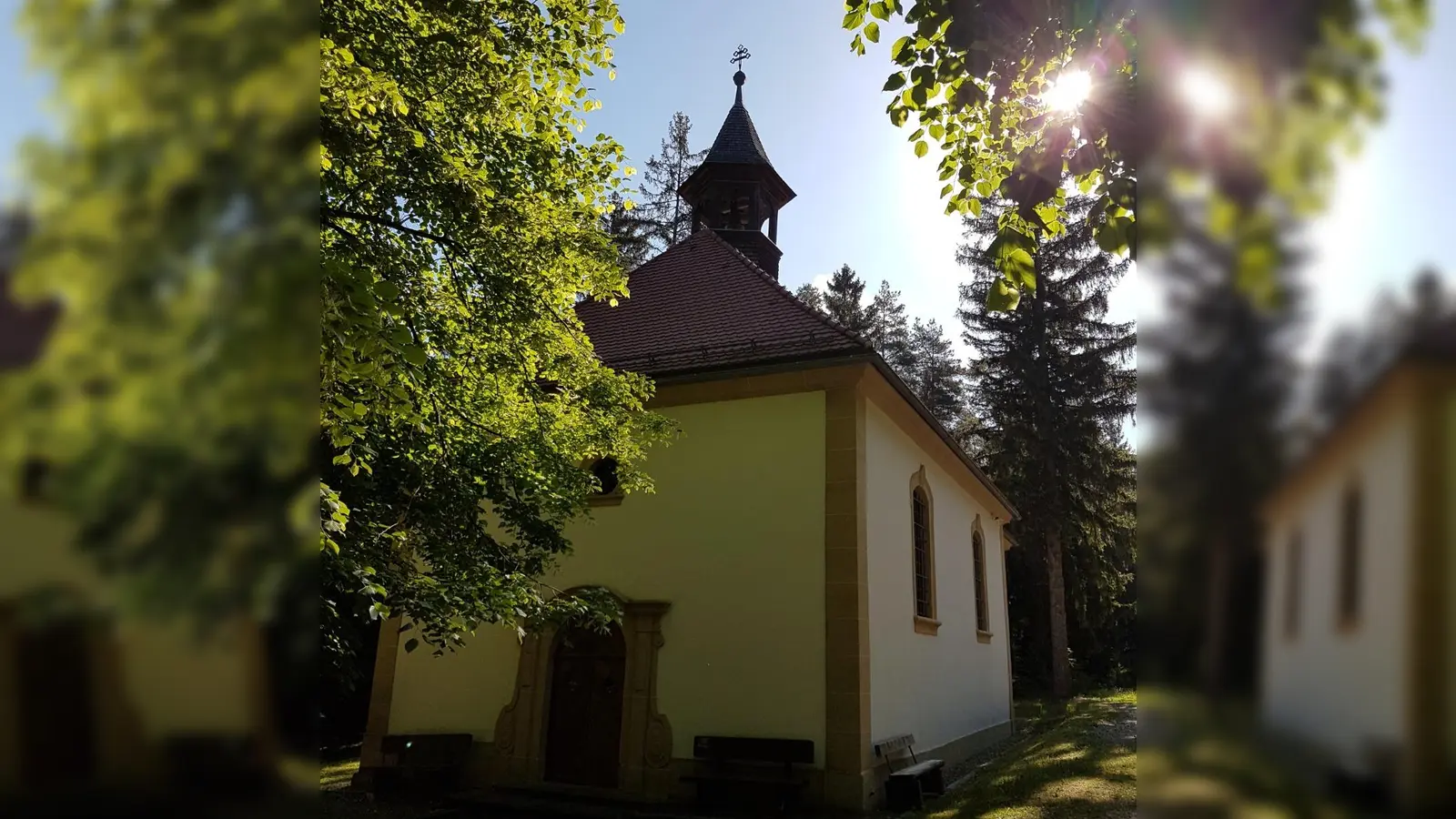 Die Heinersreuther Waldkapelle im Morgenlicht. (Bild: Herbert Ziegler)