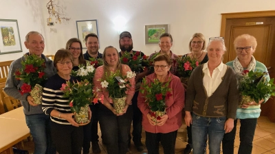 Die glücklichen Gewinner und Gewinnerinnen der Hauptpreise: zehn prächtige Dipladenien.  (Bild: Nadine Meier)