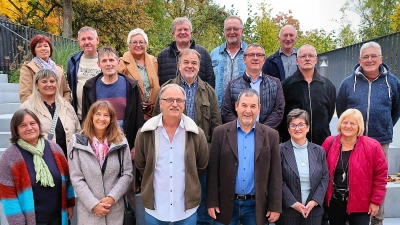 Zu einem Klassentreffen kamen die ehemaligen Schüler der Geburtsjahrgänge 1964 und 1965 aus Friedenfels zusammen und ließen Erinnerungen an ihre Jugendzeit wiederaufleben. (Bild: Bernhard Schultes)