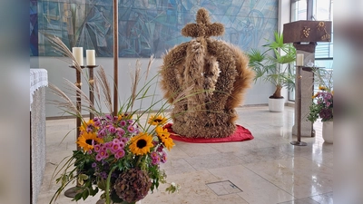 Neue Erntekrone für die Pfarrei Heilige Familie (Bild: Claudia Stöckl)