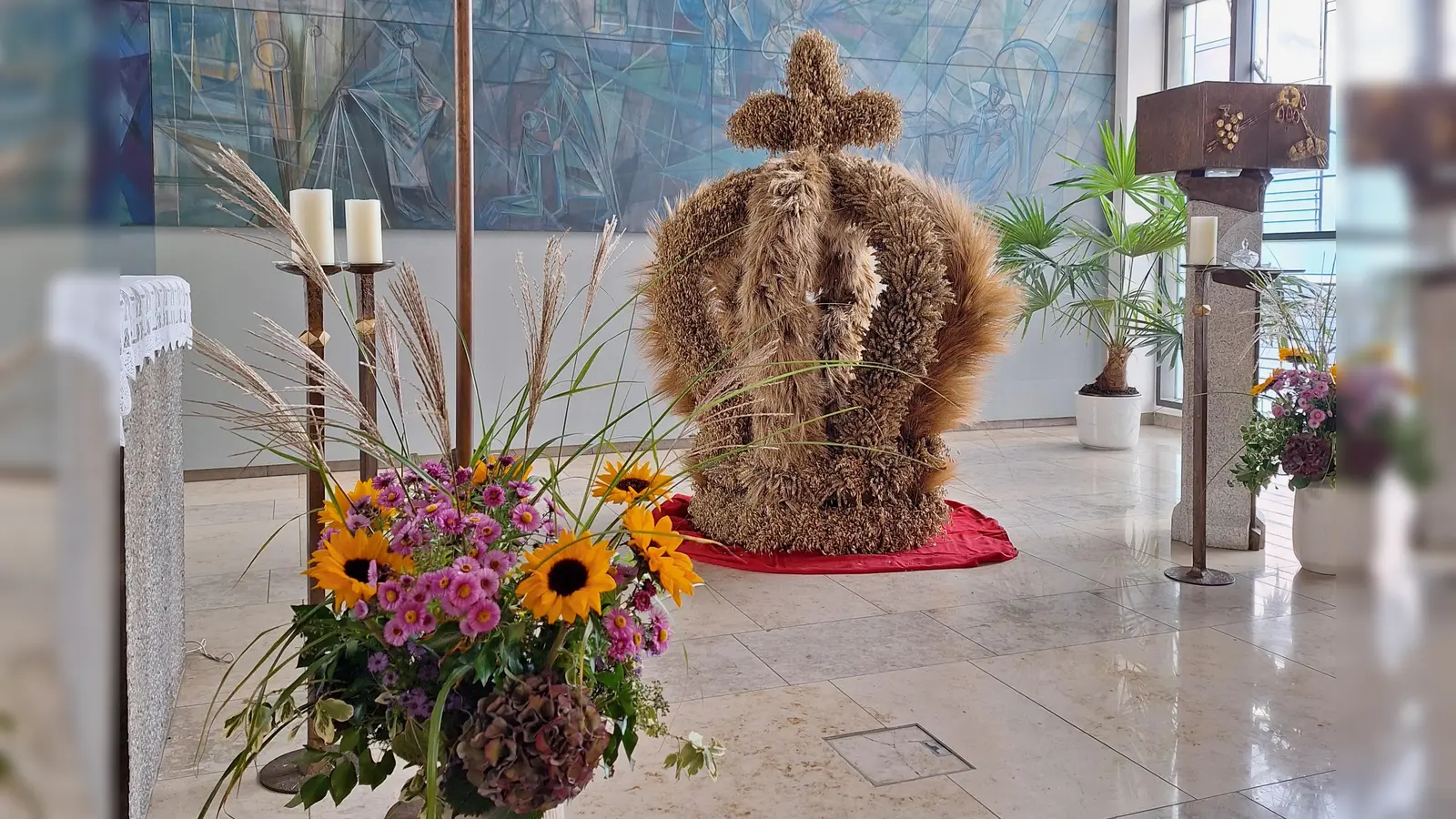 Neue Erntekrone für die Pfarrei Heilige Familie (Bild: Claudia Stöckl)