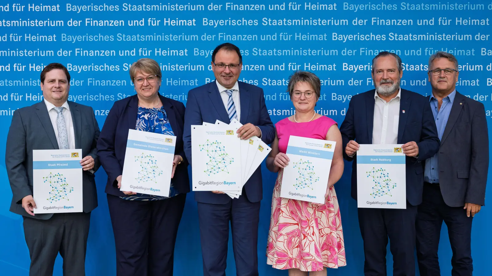 Übergabe Siegel Gigabit-Region.  (Bild: Florian Graser)