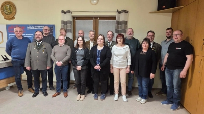 Vorne von links nach rechts: Andreas Michl, Martin Gruber, Veronica Hecht, Anja Michl, Heidi Müller, Kerstin Wegmann, Thomas Wegmann. Hinten von links nach rechts: Bgm. Hubert Kraus, Benjamin Michl, Stefan Meyer, Matthias Ibler, Norbert Riedl, Adrian Haider, Roland Michl, Josef Maschauer, Hubert Fippl. (Bild: Josef Maschauer)