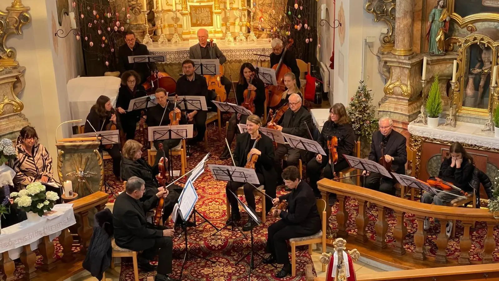 Der Altarraum wurde zum Orchestersaal umfunktioniert.  (Bild: Karlheinz Hofmann)