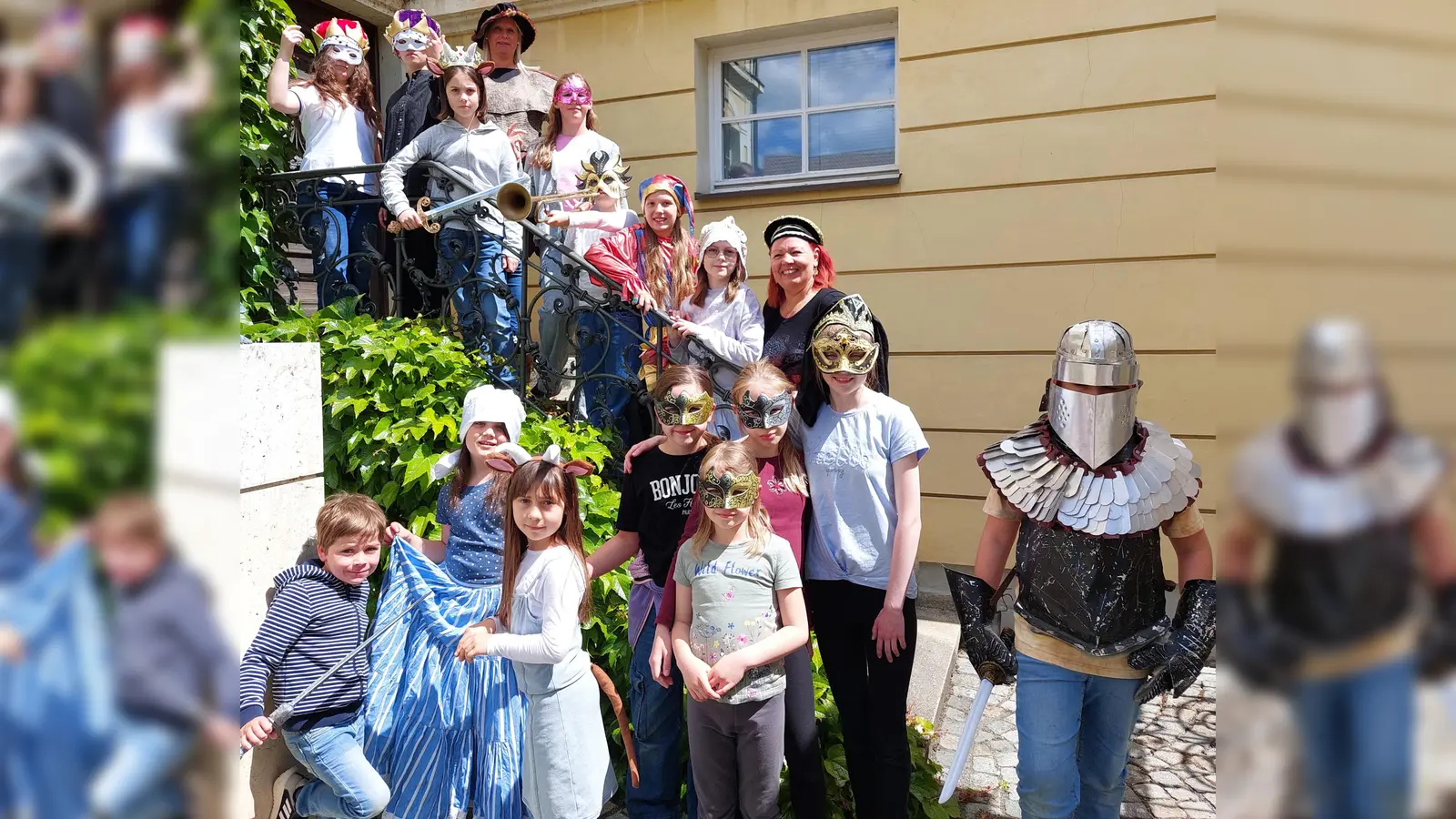 Die Kinder- und Jugendgruppe des Amberger Welttheatervereins in ihrem Element beim Theaterworkshop. (Bild: Stephanie Dotzler)