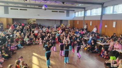 Re.louh.ded Mini begeisterte mit rund 40 Tänzern die Zuschauer  (Bild: Sebastian Hartl)