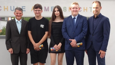 Foto der Klassenbesten der Klasse R9 aus der Mittelschule Ammersricht (Bild: Bernhard Hirsch)