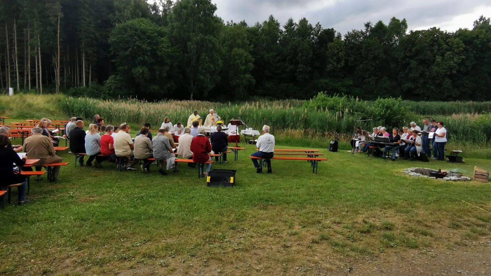 Die Kolpingsfamilie organisierte am Freizeitgelände eine Johannisfeier. (Bild: Karl Ziegler)