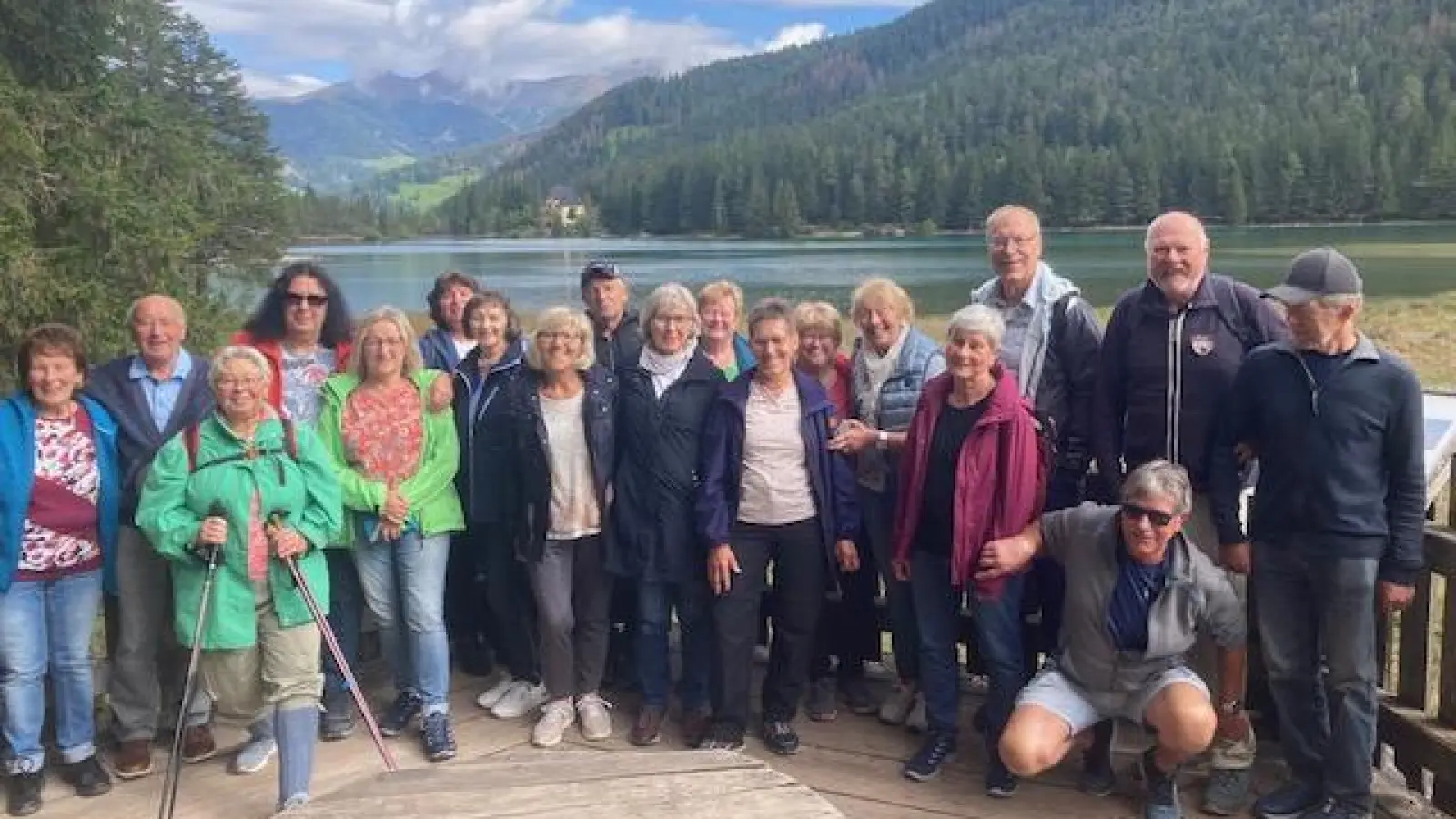 Reisegruppe am Toblacher See (Bild: Norbert Schmid)