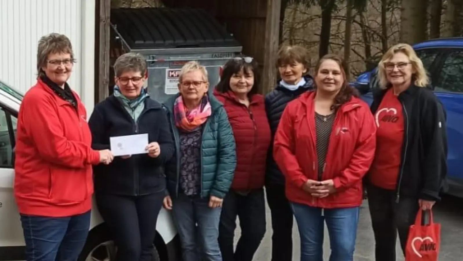 Petra Schmidt (Vorsitzende AWO), Martina Mewes (Vorsitzende KDFB), Edeltraud Sperber (Schatzmeisterin KDFB), Monika Hartmann und Elisabeth Schupfner (KDFB), Claudia Hösl und Sybille Sperber (Essenfahrerinnen AWO). (Bild: Edeltraud Sperber)
