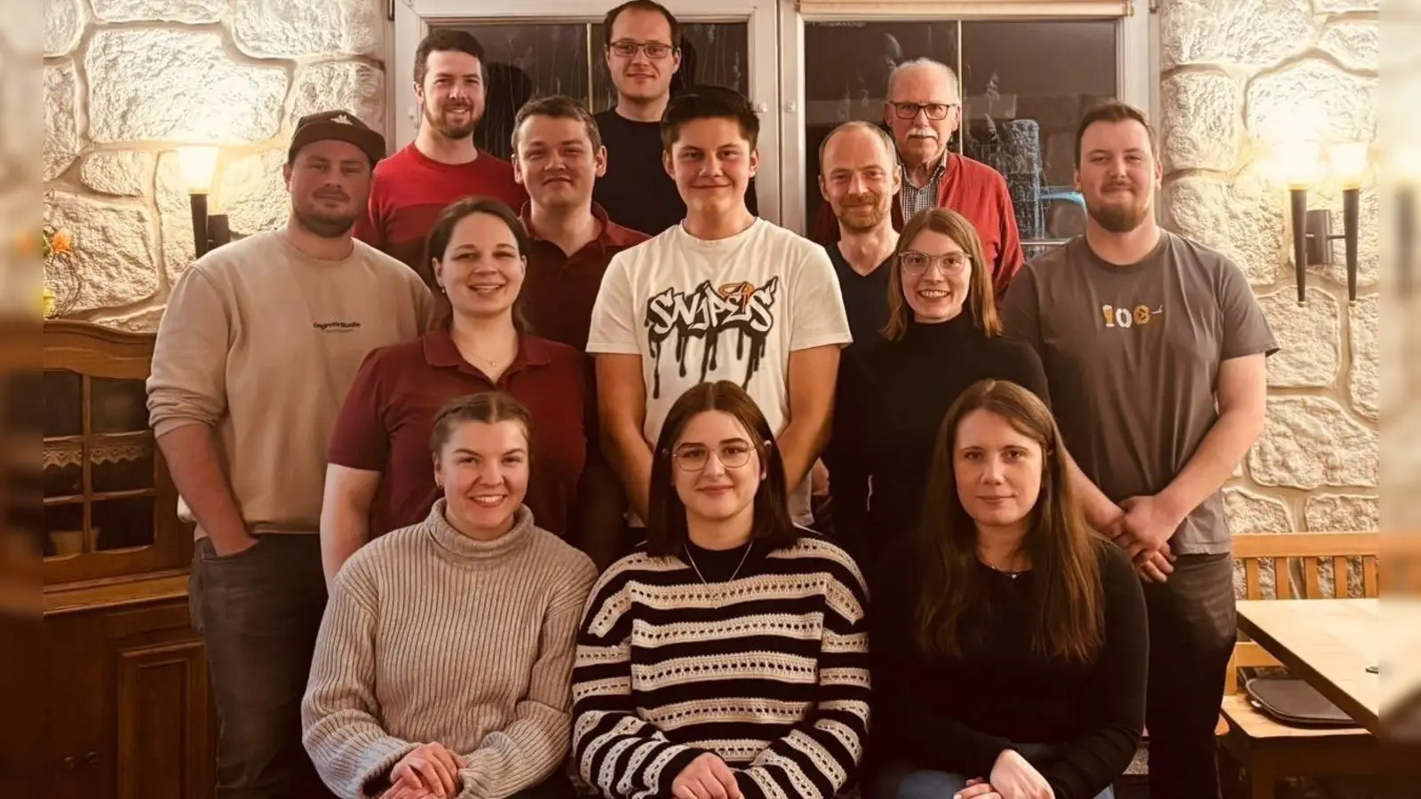 Neugewählte Vorstandschaft mit Ehrenmitglied Peter F. Dotzauer. (Bild: Regina Kunz)