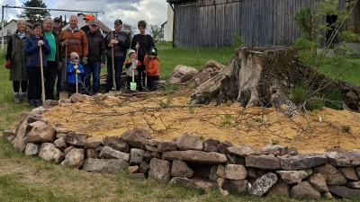 „Viele Hände, rasches Ende”. Das Sandarium am „Wilden Bergkirchl konnte durch den OGV Sigl fertiggestellt werden. (Bild: Monika Krieger)