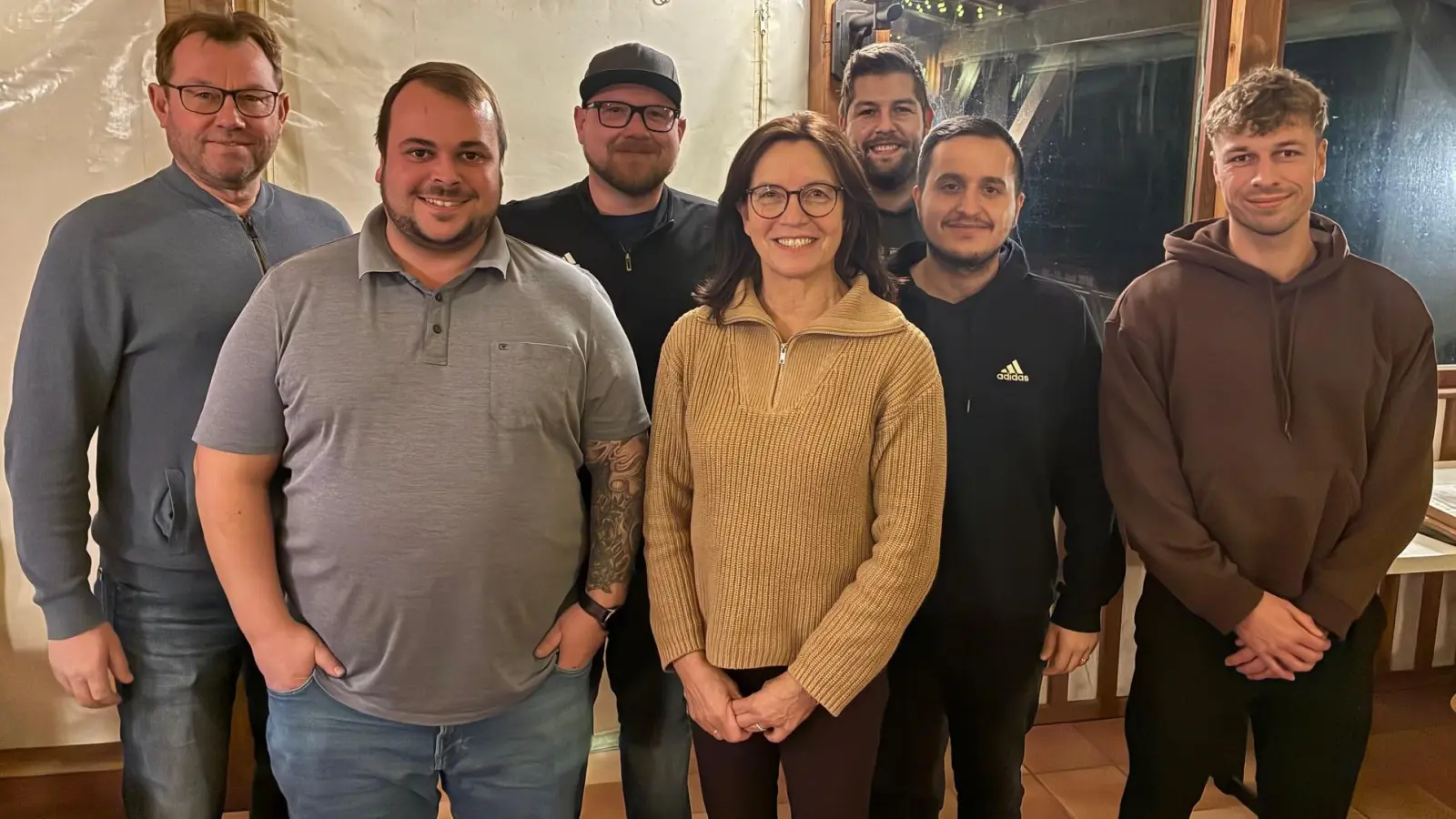 Karin Frankerl, Vorsitzende Stadtverband für Sport, Vertreter der Fußballabteilungen der Schwandorfer Vereine (Bild: Alexander Pürzer)