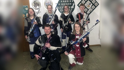 Von Links: Magdalena Gleißner (Schnitt: 370,33), Martin Freundl (Schnitt: 367,11), Antonia Lanzendörfer (Schnitt: 368,80), Fiona Lauber (Schnitt: 350,00), Sarah Beer (Schnitt: 377,57), Maximilian Schmeller (Schnitt: 366,57) (Bild: Sarah Beer)