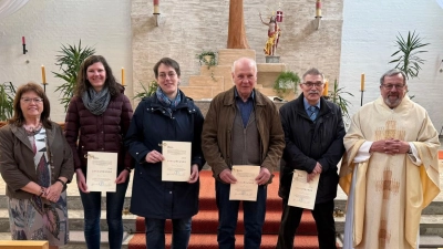 Von links: Pfarrgemeinderatssprecherin Maria Schlögl, Monika Karl, Barbara Hammerl, Thomas Zenger, Bernhard Schreyer, Pfarrer Markus Ertl. (Bild: Maria Schlögl)